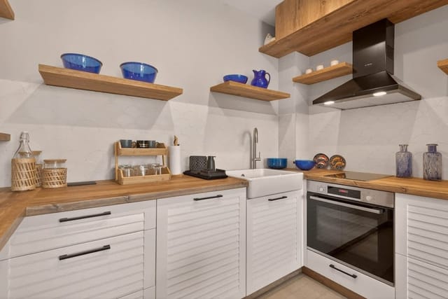 Breezy Boho 2BD Home with Sea View – Chayka