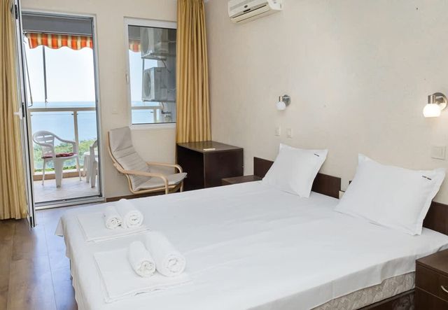 Cozy Retreat with Sea View &amp; Balcony | Nikea Park - Photo 4