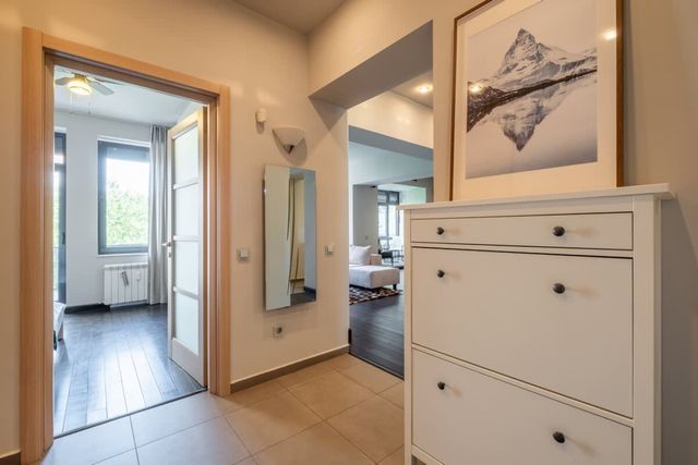 Spacious & Modern 2BD/2BA Flat | Prime Location