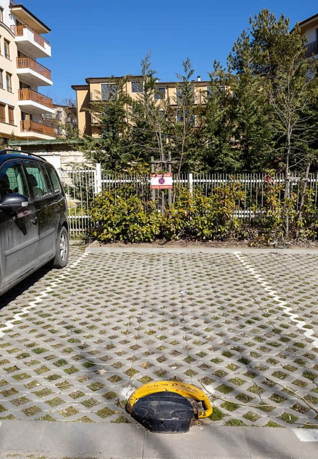 Modern Flat with Parking - St Constantine & Helena