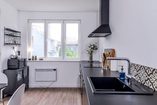 Stylish 2BD Flat w Balcony & Fast WiFi - Lozenets