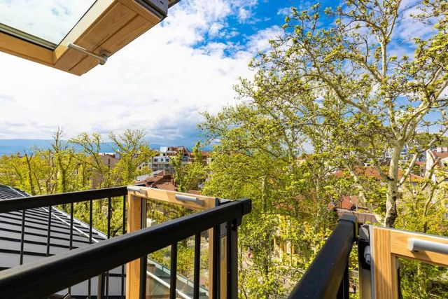 Industrial-style 2BD Loft with Parking Spot