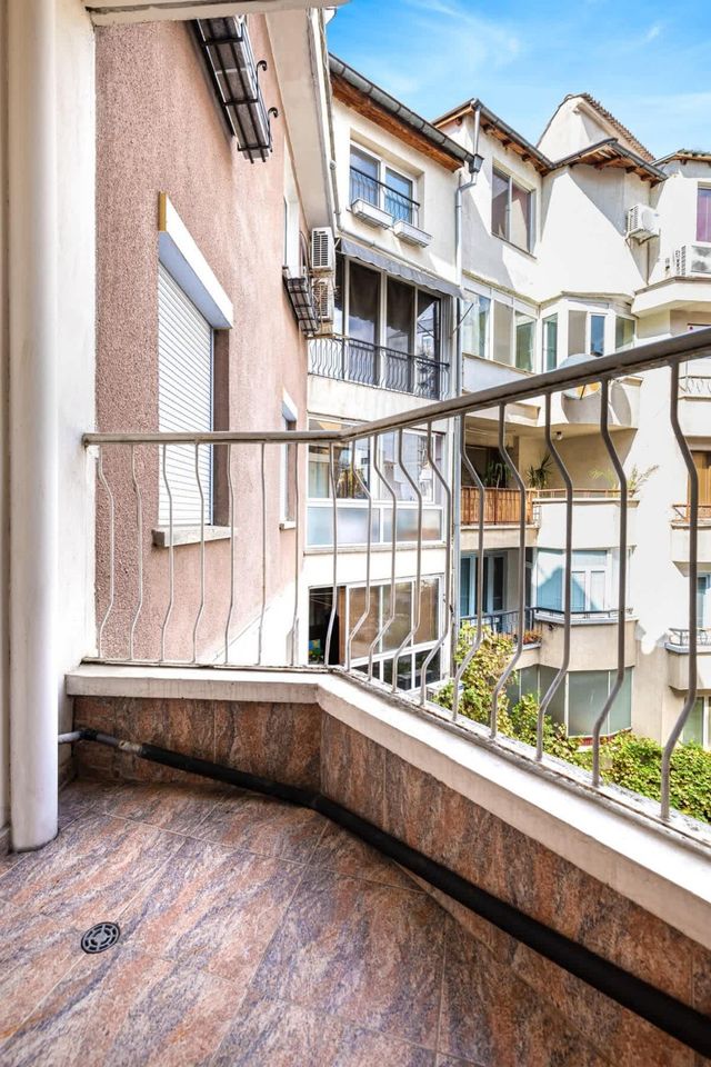 Centrally-located 1BD Apartment near Kapana