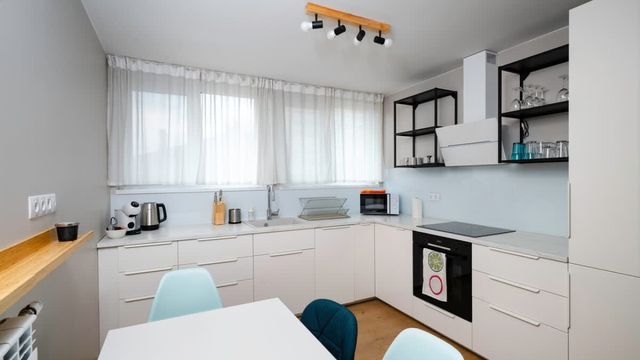 Quiet 2 BDR Comfort Near NDK + Workspace - Photo 2