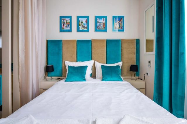 Bright Bohemian Studio with Prime Location