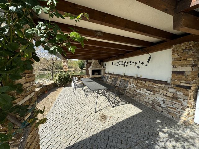 Zornitza Family Estate - Lake