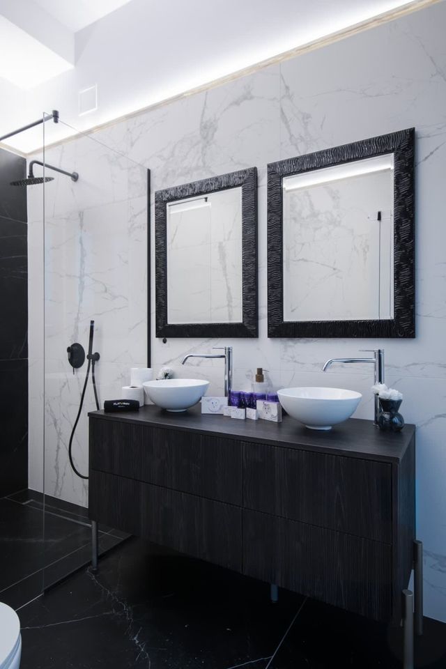 Exquisite Penthouse: Luxe Living with City Views