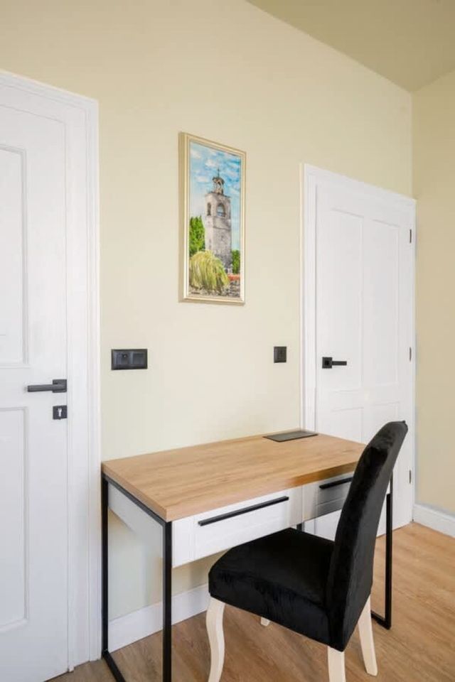 Urban Charm & Comfort - Chic 2BD in Prime Location