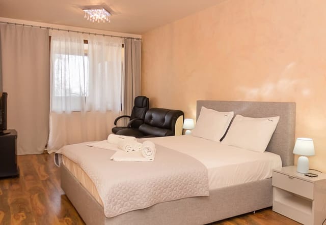 Varna Gem: 2BD Flat with Sunny Balcony - Photo 2