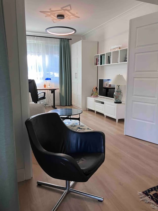 A French affair. With parking, style and elegance.