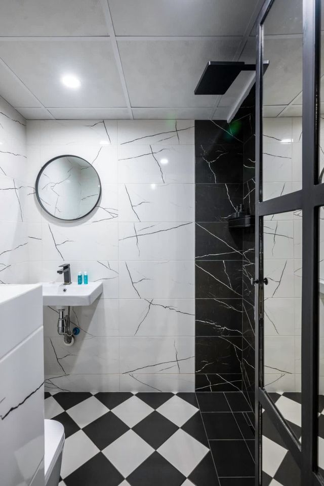 One Bedroom with Parking - Women's Market