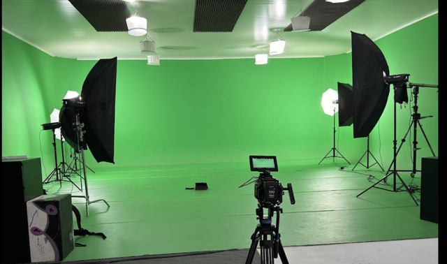 Welcome to BOX STUDIO! It is perfect for Photos, ADS, Music Videos, Podcast, Live-streaming production, 3d, VR/AR projects, and many more.