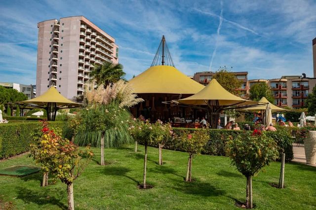 Cozy two bedroom in Royal Beach