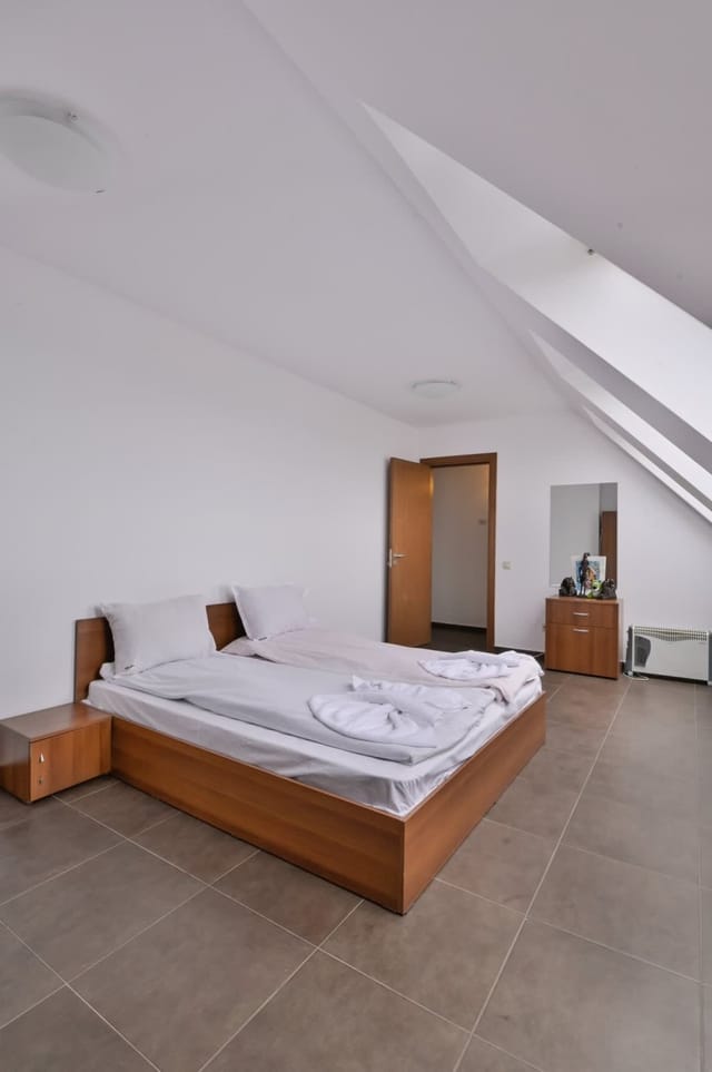 One-Bedroom Maisonette with Spacious Terrace - Photo 3