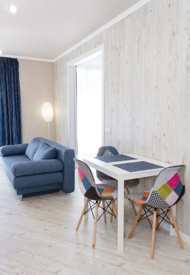 Sunny Blue  One-Bedroom Flat with Balcony