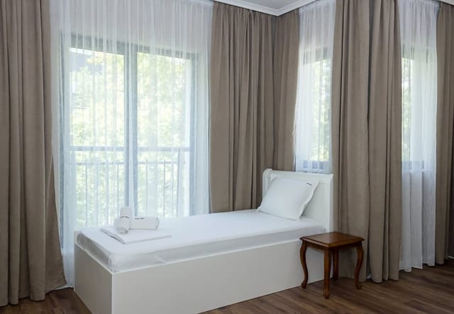 2BD Home In The Heart Of Varna with Parking - Blue