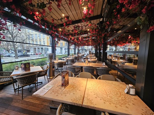 Luxuriously Romantic Restaurant in the Heart of Sofia