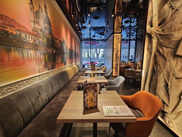 Luxuriously Romantic Restaurant in the Heart of Sofia