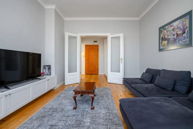 Charming 1BD Apartment Next to Women's Market