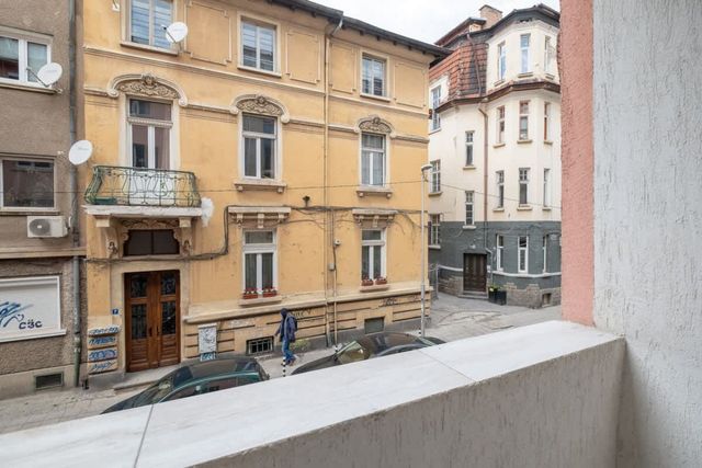 Cute and Cozy 1BDRM in the City Center