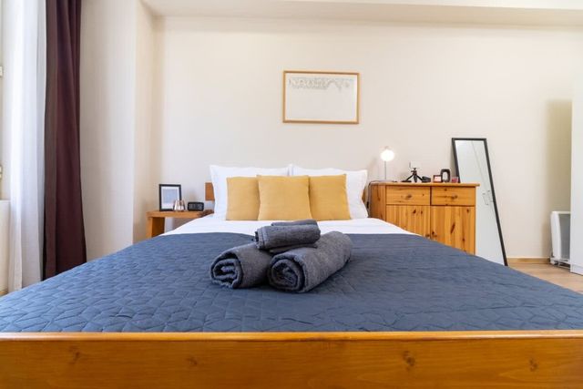 Chic Urban Getaway in City Center