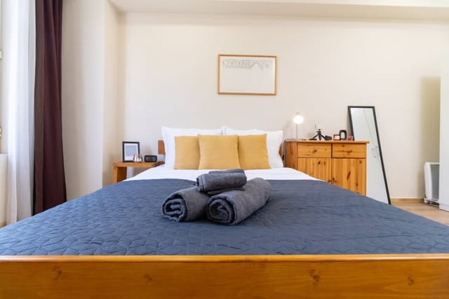 Chic Urban Getaway in City Center