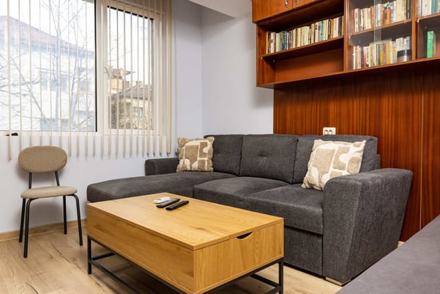 Cozy Floor from a House Near the City Center - Photo 2