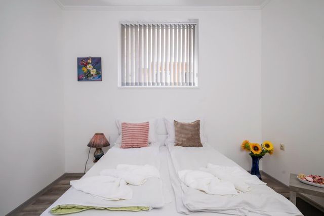 Central 1BD Next to Womens Market and Sofia's Gems