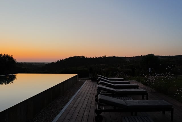 Casa da Volta — Contemporary Walled Villa with Courtyards & Exceptional Natural Light