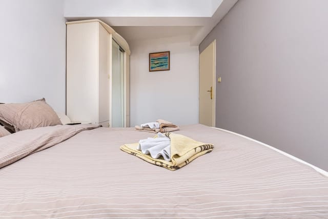 Spacious 2-Bedroom Maisonette in City Centre