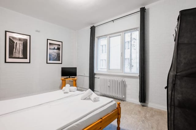 Living next to Eagles Bridge: Central 1-BD flat