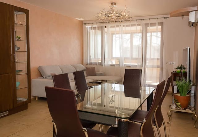 Varna Gem: 2BD Flat with Sunny Balcony