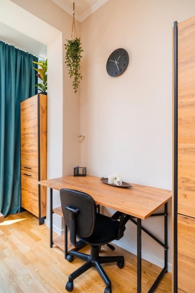 Spacious 2BD Near NDK with WorkSpace