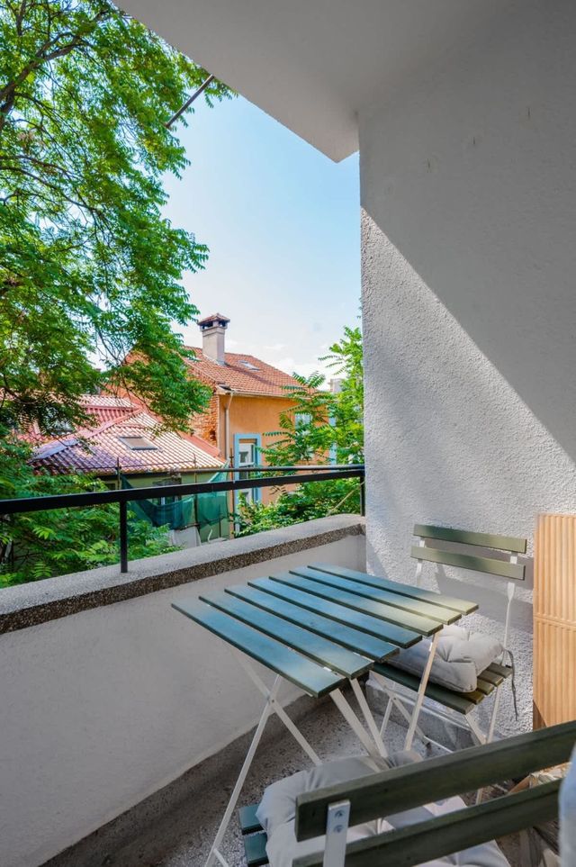 Charming Urban Retreat: Stylish 1BD Flat near NDK