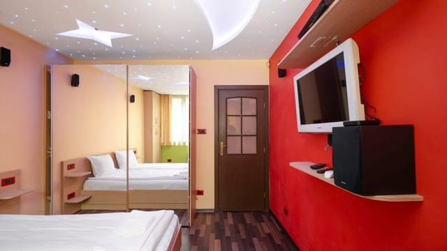 Central 1BD Apartment Next to Women's Market