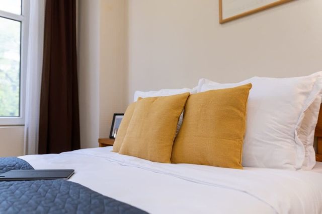 Chic Urban Getaway in City Center