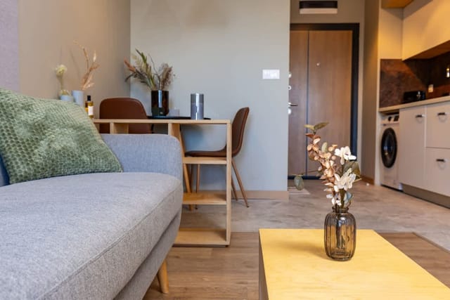 Plaza Nest - Cozy Studio Apartment