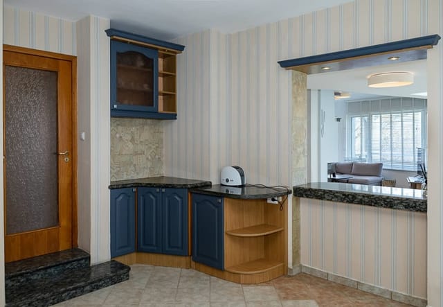 3BD Maisonette with Sea Views - Next to Sea Garden