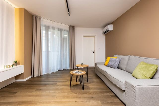 Stylish 1BD with Desk in Karshiaka