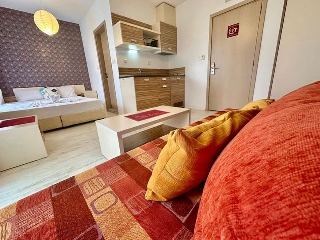 Cozy Rainbow 3  studio direct to the pool