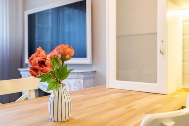 Designer & Cozy 2BD Flat In the city center