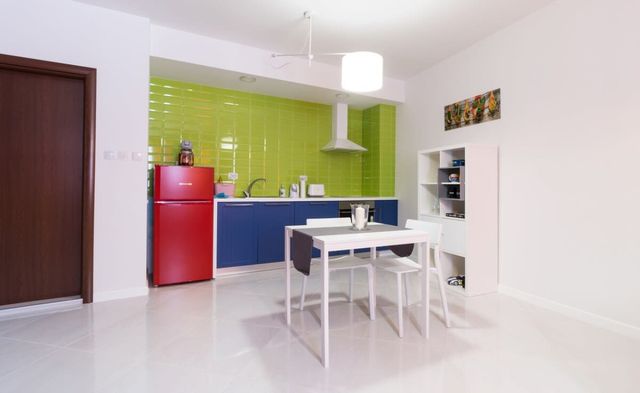 Pop your C-o-l-o-r-s - Funky and Modern 1BDR. Apt.