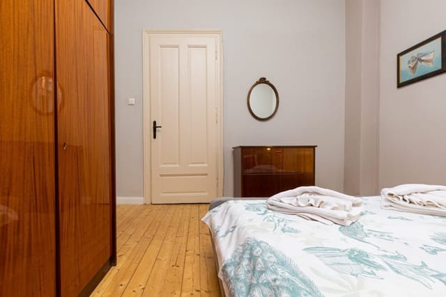 The Old Town Vintage 2-Bedroom Jewel