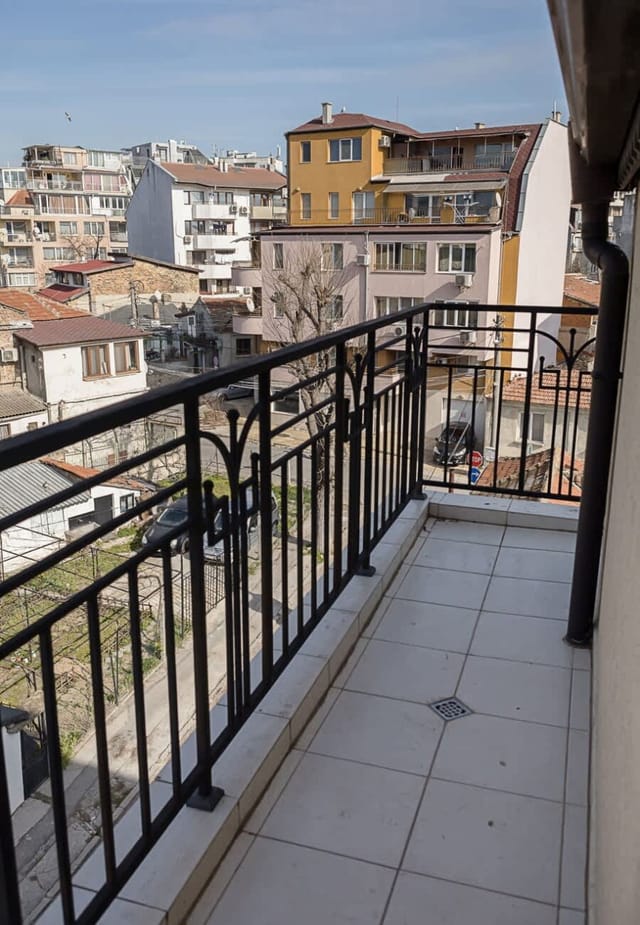 Bright & Elegant 1-BR Flat Near the City Center