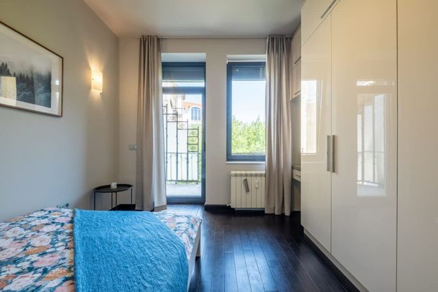 Spacious & Modern 2BD/2BA Flat | Prime Location