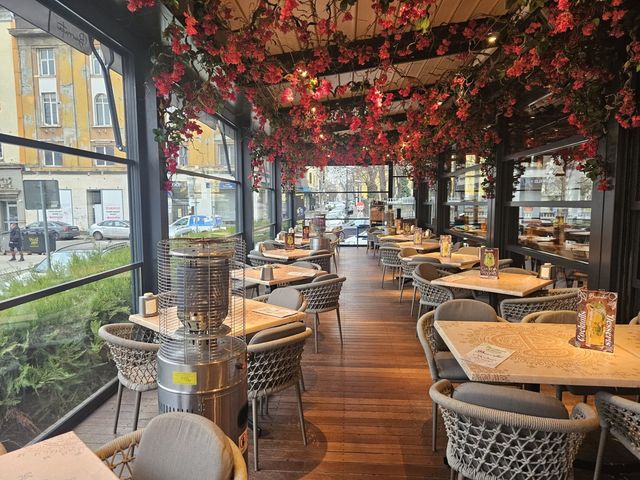 Luxuriously Romantic Restaurant in the Heart of Sofia