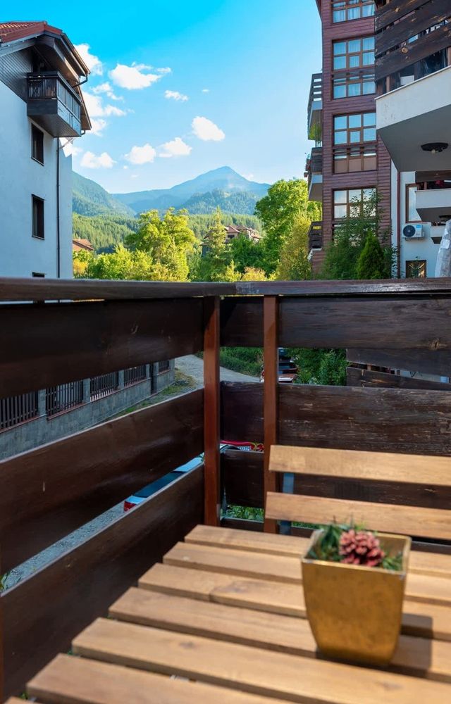 Cozy Mountain-View Apartment in Belmont, Bansko