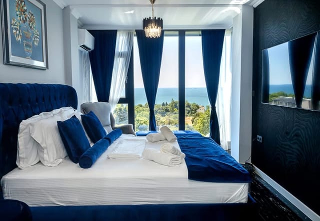 Royal View –Luxury 2BR Apartment with Sea Panorama
