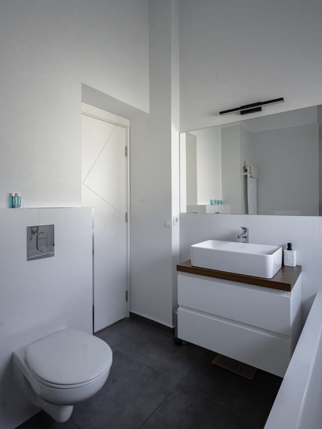 Luminous Central Retreat Spacious 2BD Apartment