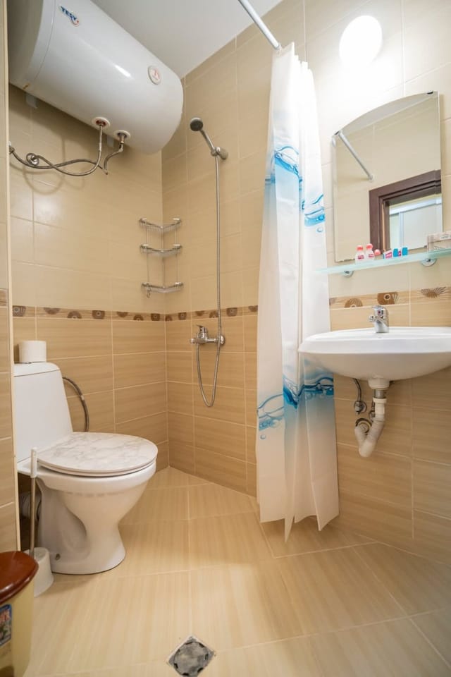 The Family Courtyard - Very LARGE 2BD Apartment